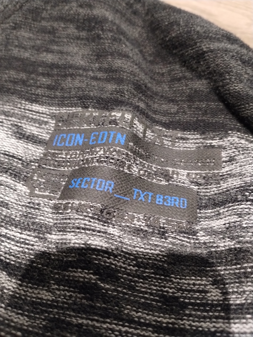 Men's Gradient Gray Zip-Button Knit Sweater - Picture 3 of 5